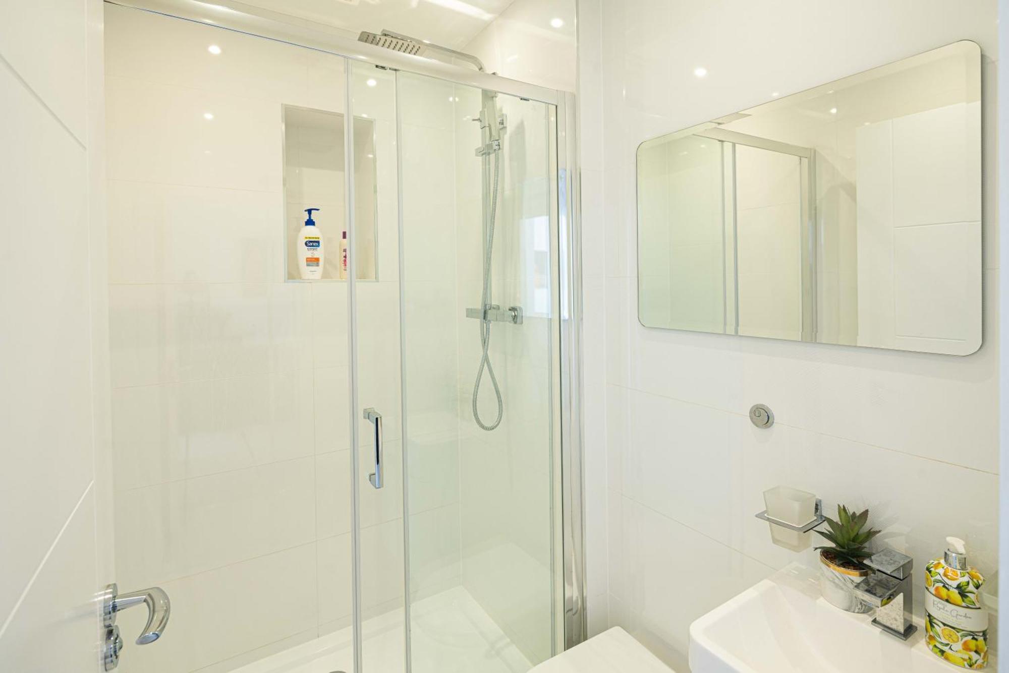 Charming Newly Refurb 2-Bed 2-Bath Whole Apartment Near Hyde Park & Kensington, Prime Paddington Location Zone 1 Londra Dış mekan fotoğraf