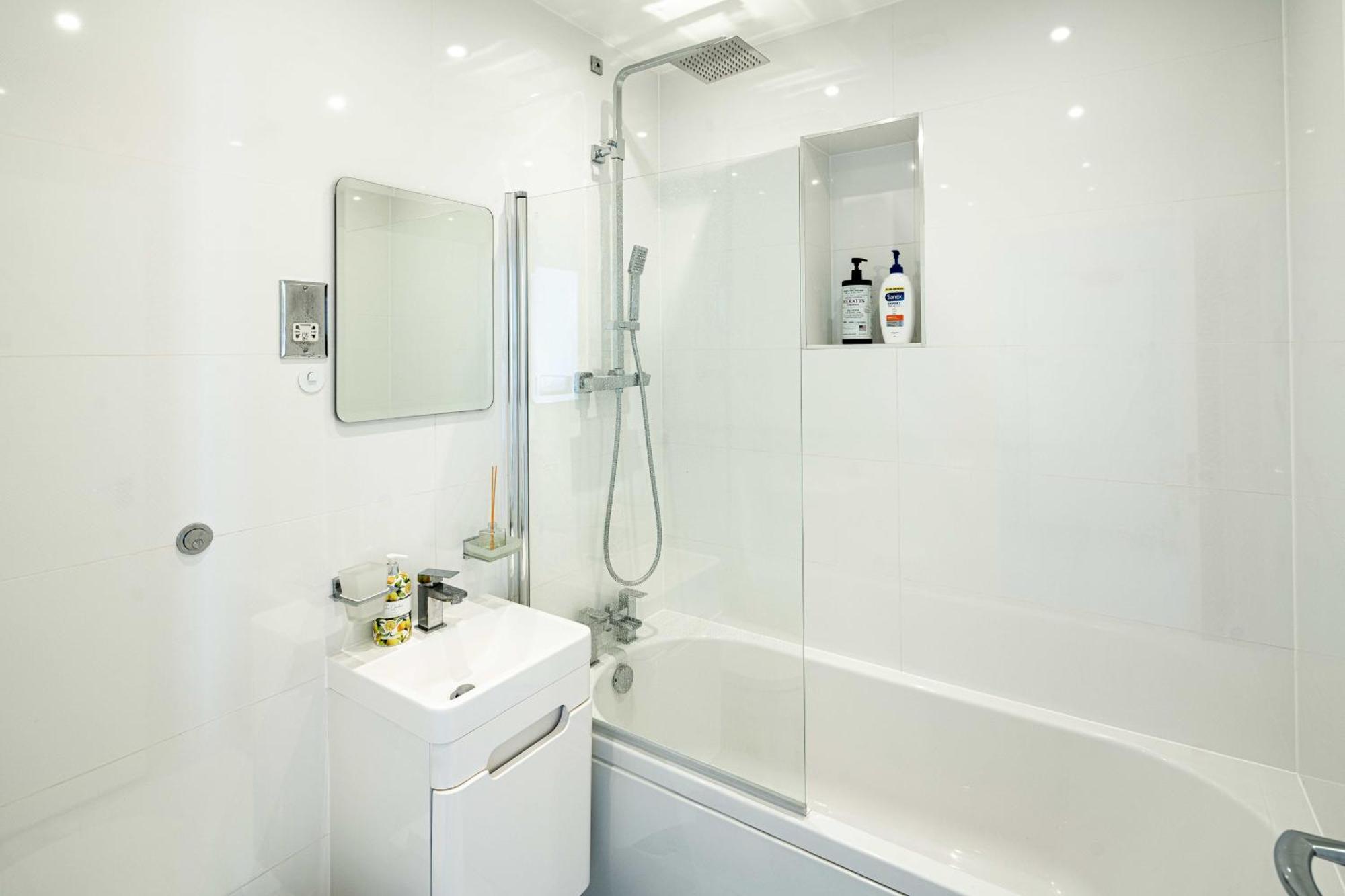 Charming Newly Refurb 2-Bed 2-Bath Whole Apartment Near Hyde Park & Kensington, Prime Paddington Location Zone 1 Londra Dış mekan fotoğraf